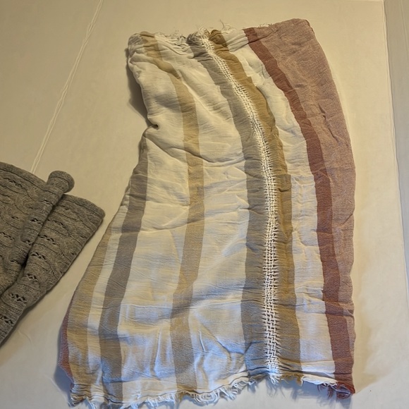 Scarfs - Picture 3 of 3